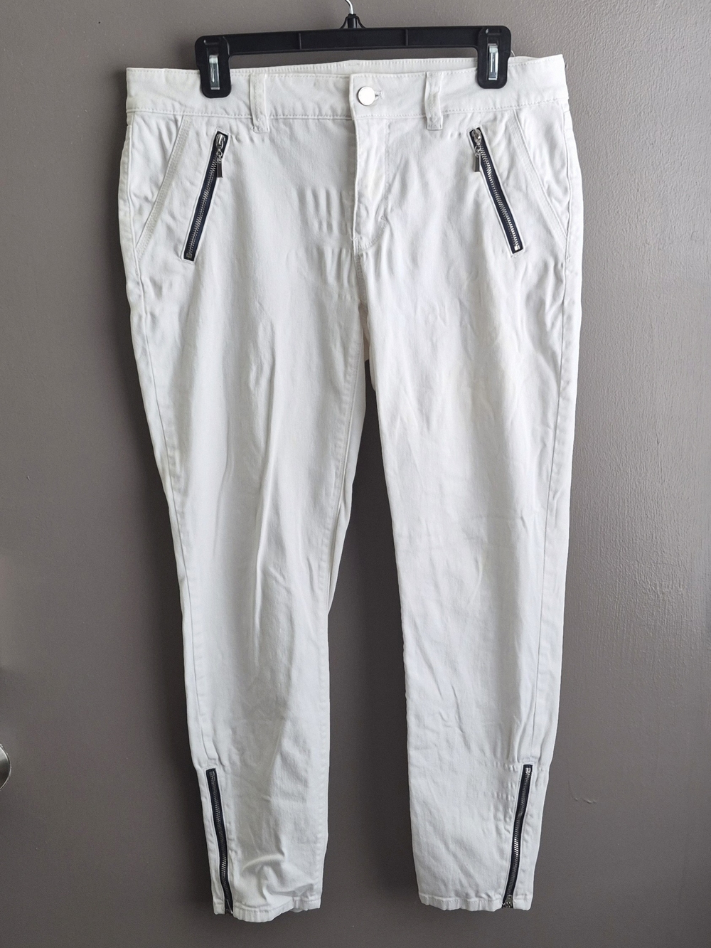 White House Black Market White Skinny Jeans with Navy Zippers